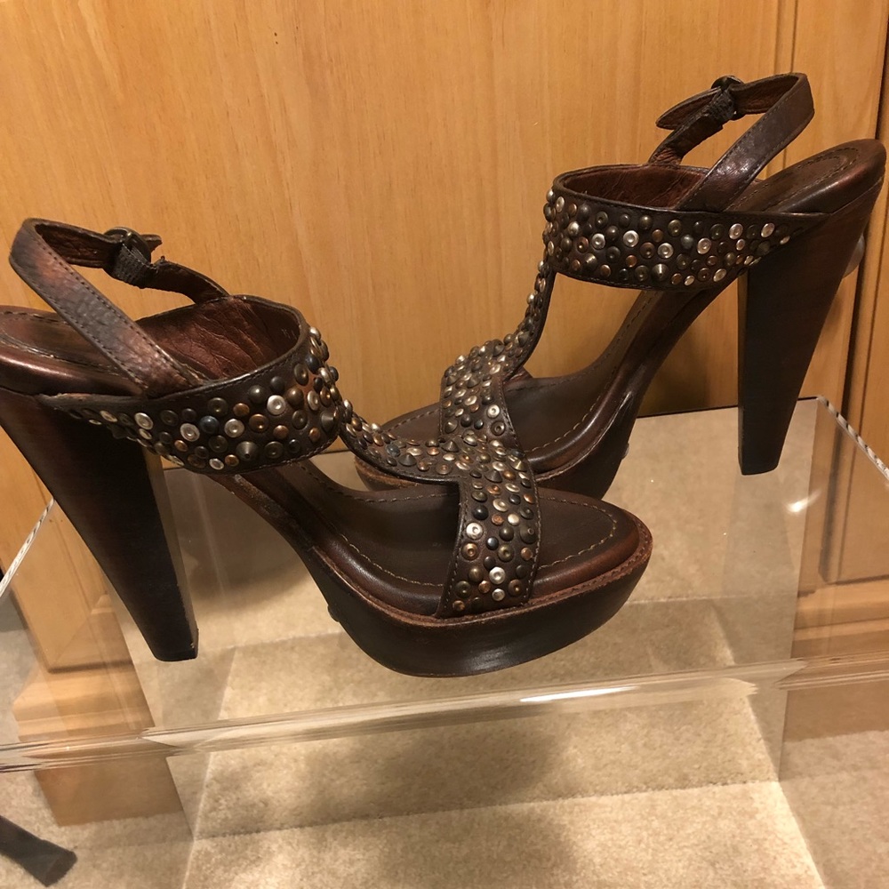 Frye “Joy” studded wood and leather sandal in Brown. Size 7.5